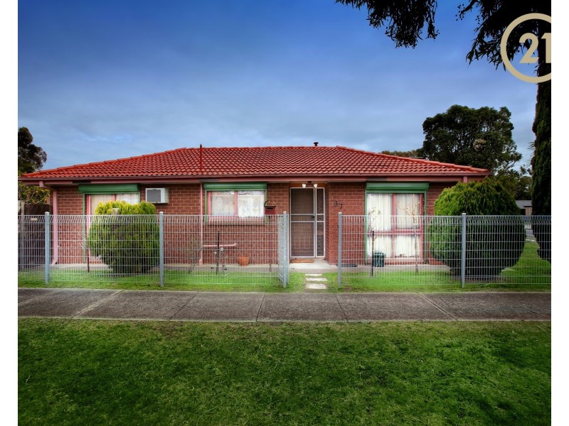 37 Blaxland Avenue, Cranbourne North VIC 3977