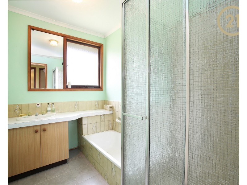 37 Blaxland Avenue, Cranbourne North VIC 3977