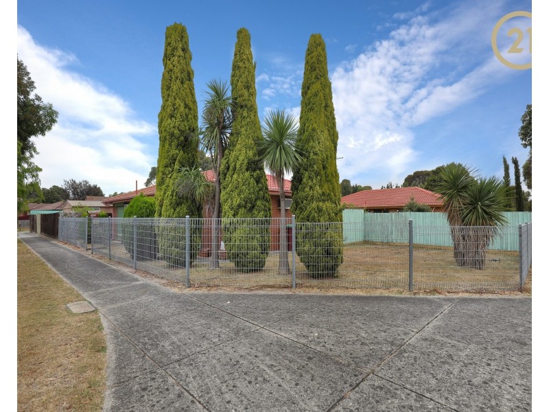 37 Blaxland Avenue, Cranbourne North VIC 3977