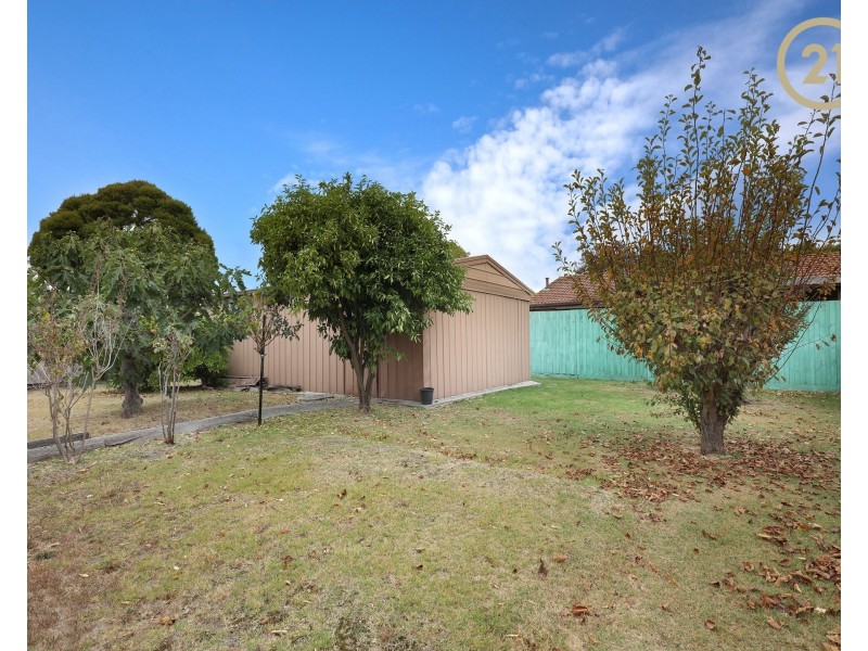 37 Blaxland Avenue, Cranbourne North VIC 3977