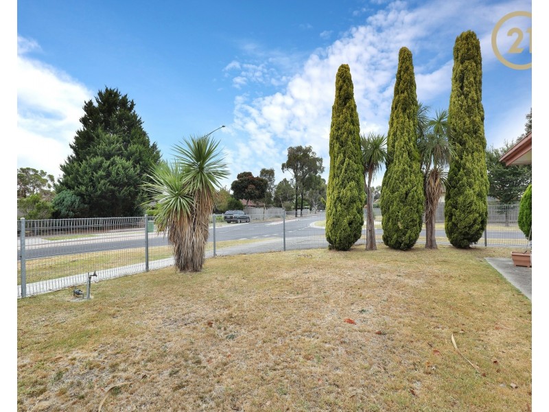 37 Blaxland Avenue, Cranbourne North VIC 3977