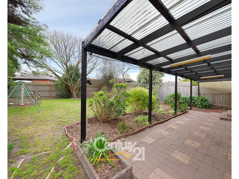 18 Floriana Avenue, Doveton VIC 3177