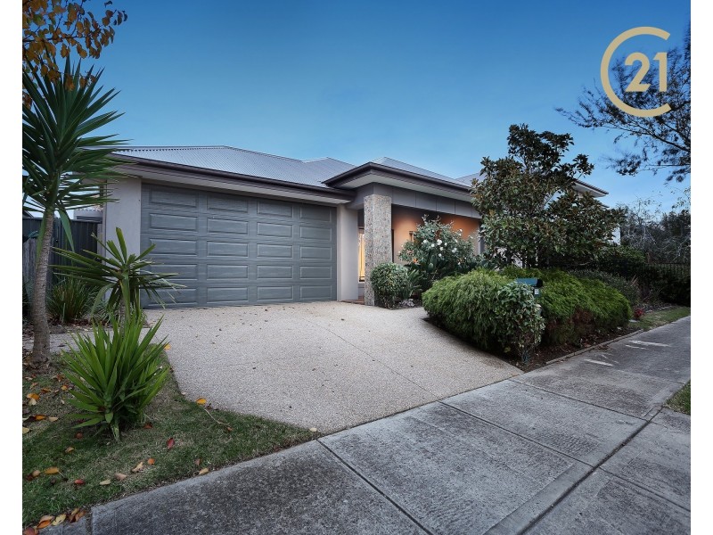 16  Kindred Avenue, Cranbourne North VIC 3977