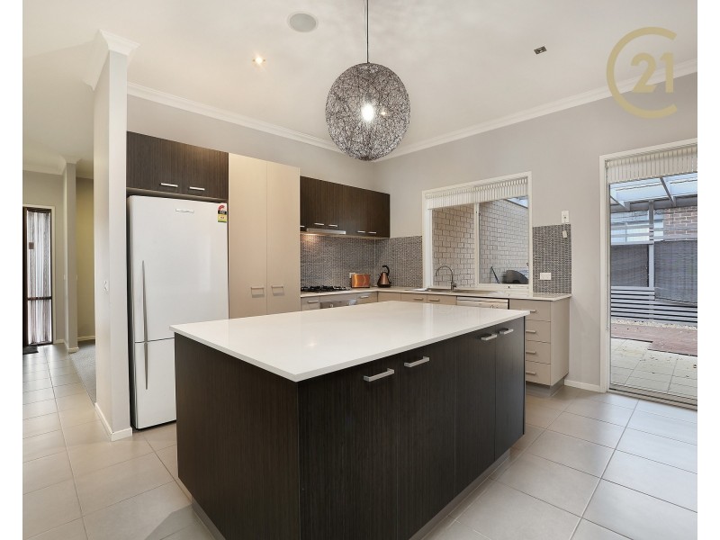 16  Kindred Avenue, Cranbourne North VIC 3977