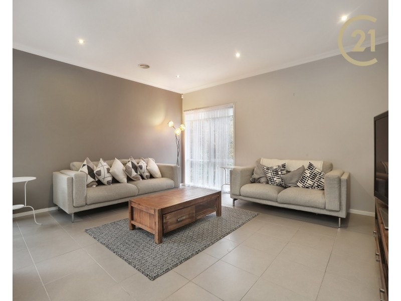 16  Kindred Avenue, Cranbourne North VIC 3977