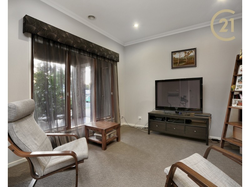 16  Kindred Avenue, Cranbourne North VIC 3977