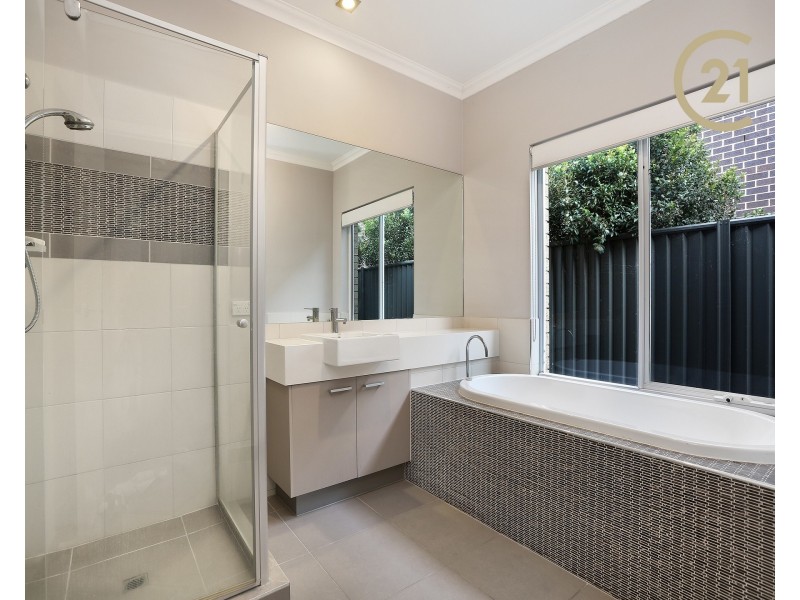 16  Kindred Avenue, Cranbourne North VIC 3977