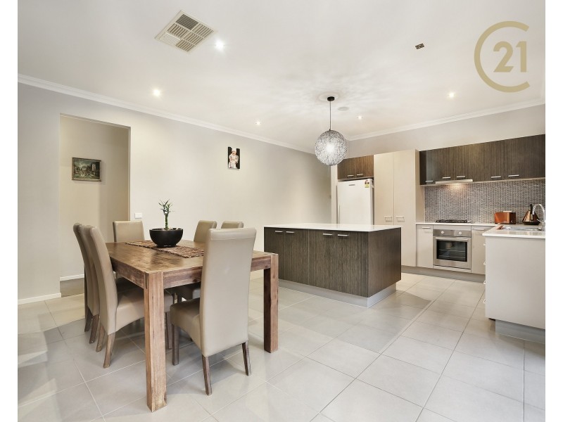 16  Kindred Avenue, Cranbourne North VIC 3977