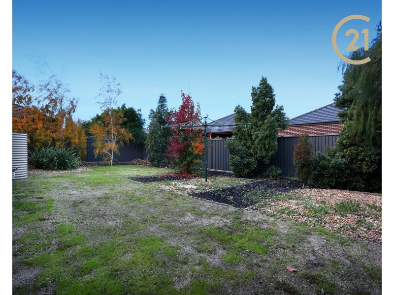 16  Kindred Avenue, Cranbourne North VIC 3977