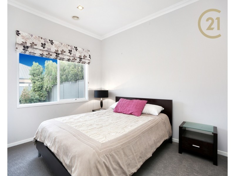 16  Kindred Avenue, Cranbourne North VIC 3977