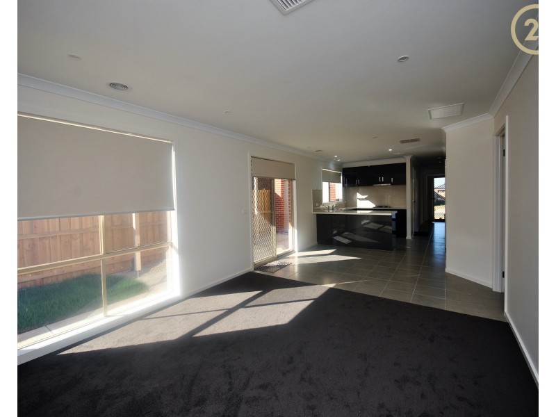 13 Arubi Avenue, Clyde North VIC 3978