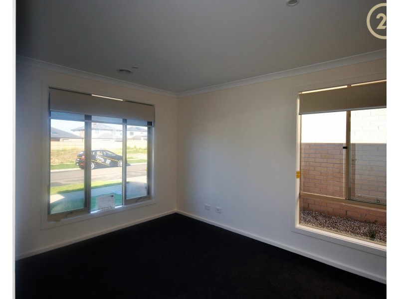 13 Arubi Avenue, Clyde North VIC 3978