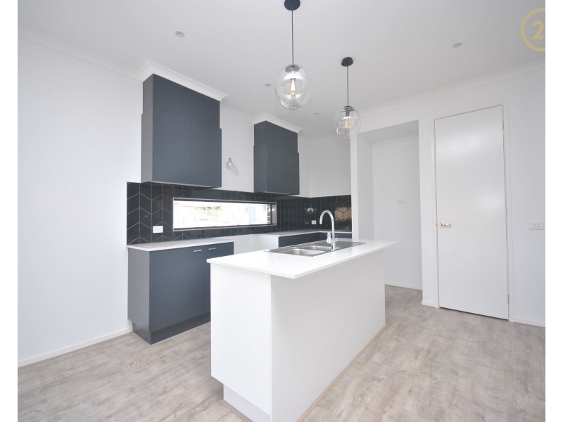 17 Gilcambon Way, Clyde North VIC 3978