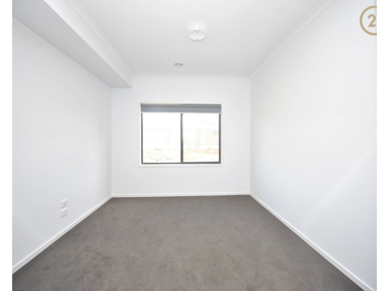17 Gilcambon Way, Clyde North VIC 3978