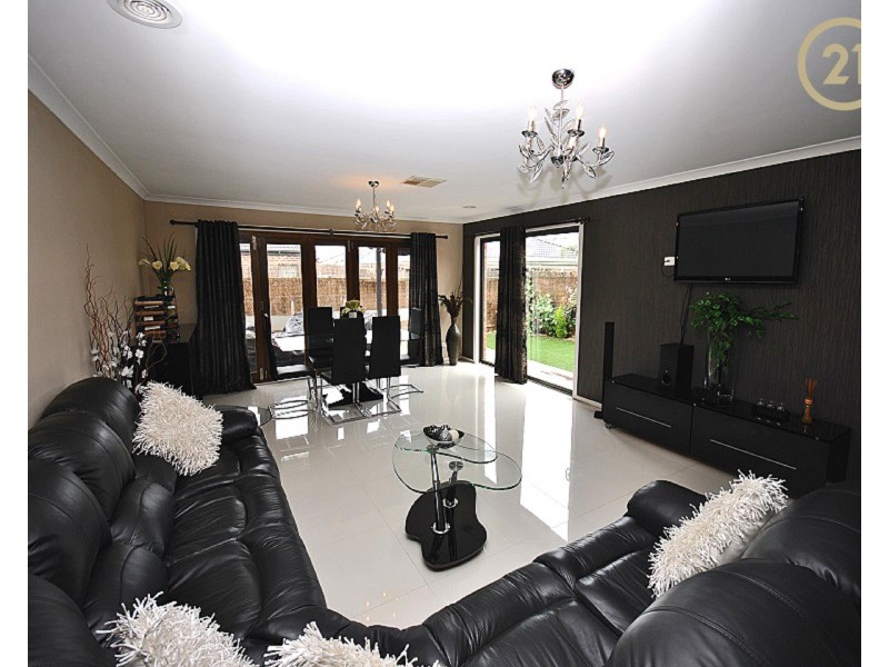 13 Autumn Fields Drive, Cranbourne North VIC 3977