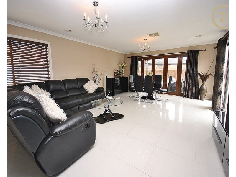 13 Autumn Fields Drive, Cranbourne North VIC 3977