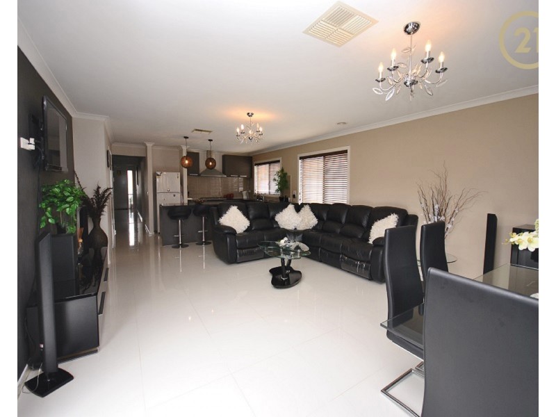 13 Autumn Fields Drive, Cranbourne North VIC 3977