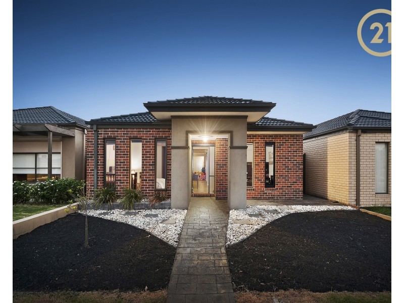 8 Frogmore Lane, Cranbourne North VIC 3977