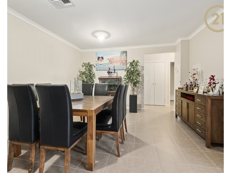 8 Frogmore Lane, Cranbourne North VIC 3977