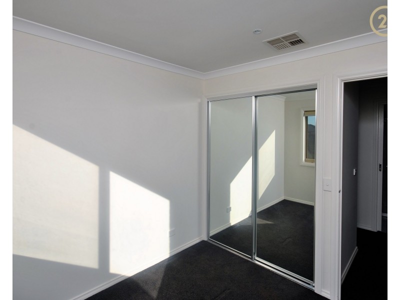 12 Naas Road, Clyde North VIC 3978