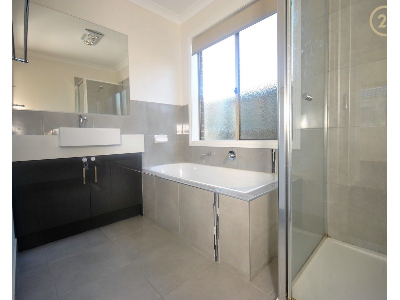 12 Naas Road, Clyde North VIC 3978