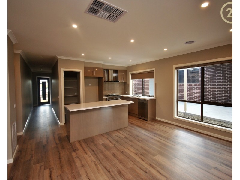 30  Kite Street, Clyde North VIC 3978