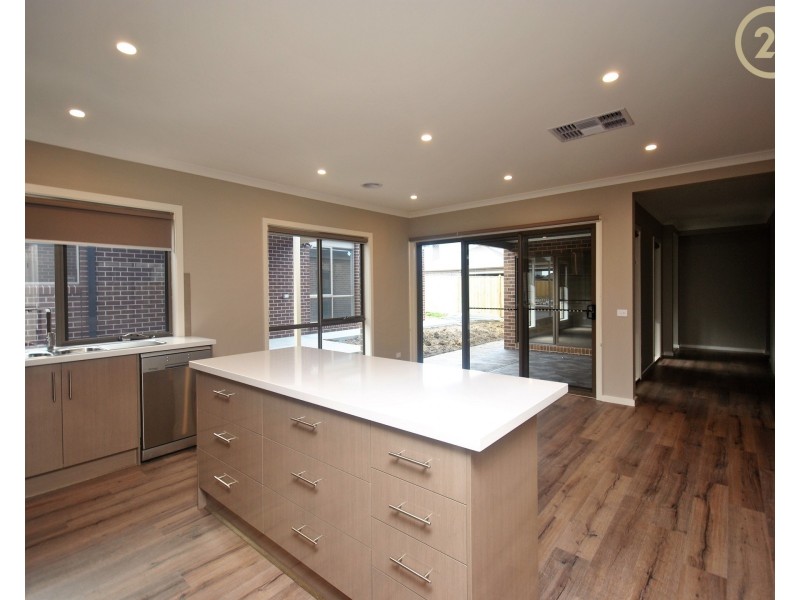 30  Kite Street, Clyde North VIC 3978