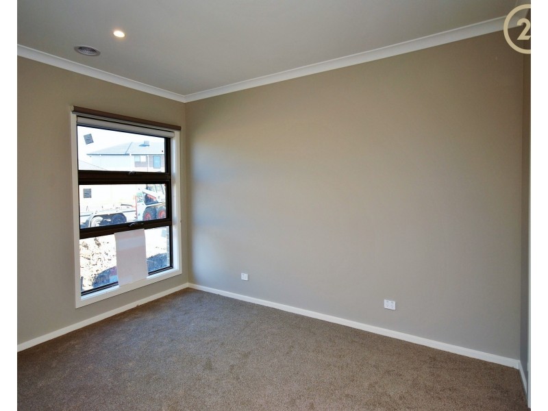 30  Kite Street, Clyde North VIC 3978