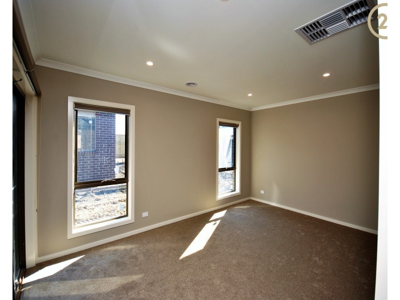 30  Kite Street, Clyde North VIC 3978