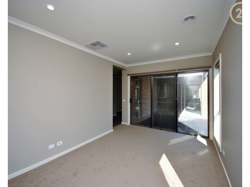 30  Kite Street, Clyde North VIC 3978