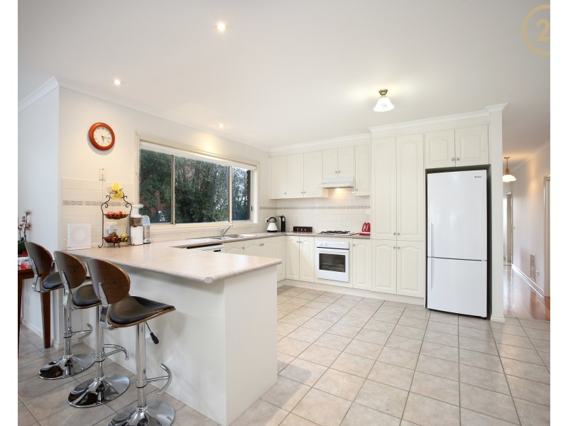 6 Bounty Way, Berwick VIC 3806