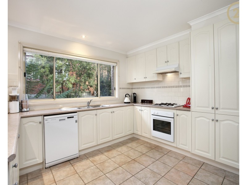 6 Bounty Way, Berwick VIC 3806