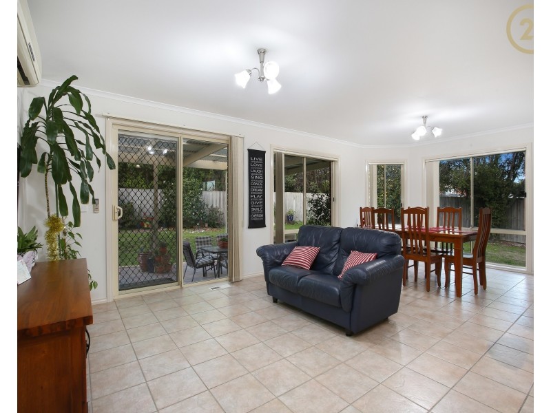 6 Bounty Way, Berwick VIC 3806
