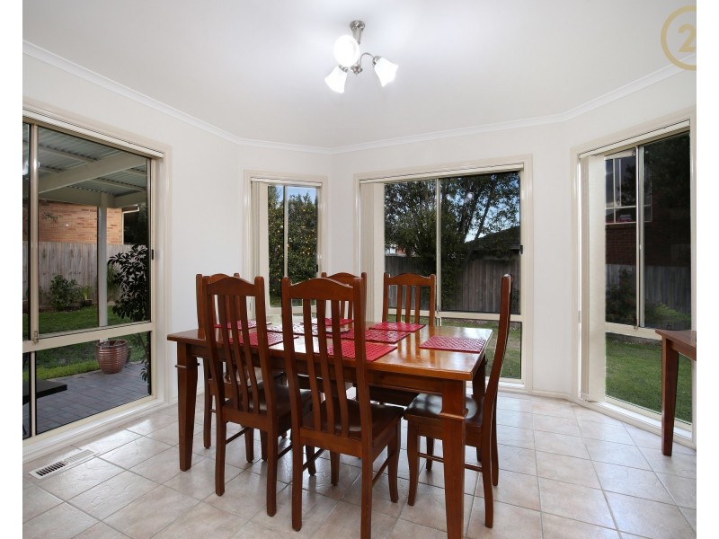 6 Bounty Way, Berwick VIC 3806
