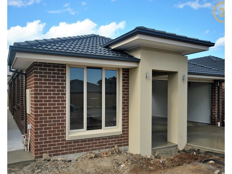 32  Kite Street, Clyde North VIC 3978