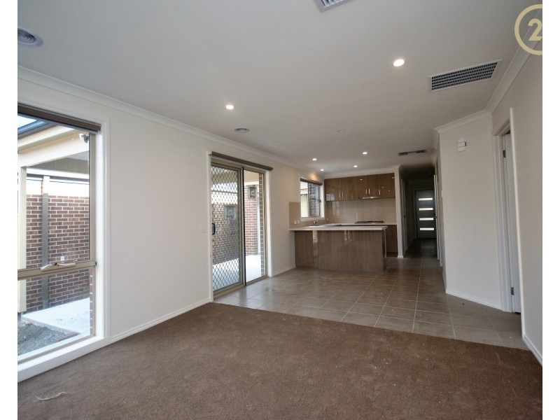 32  Kite Street, Clyde North VIC 3978