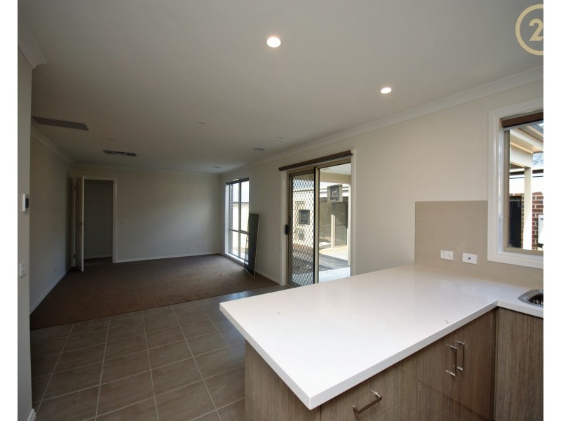 32  Kite Street, Clyde North VIC 3978