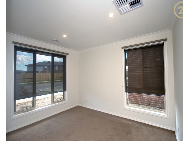 32  Kite Street, Clyde North VIC 3978