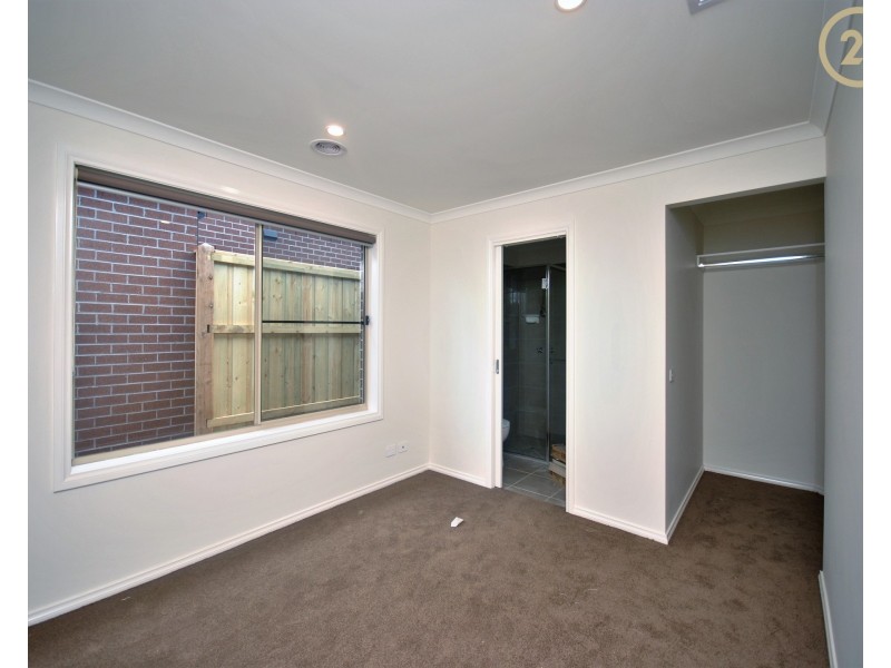 32  Kite Street, Clyde North VIC 3978