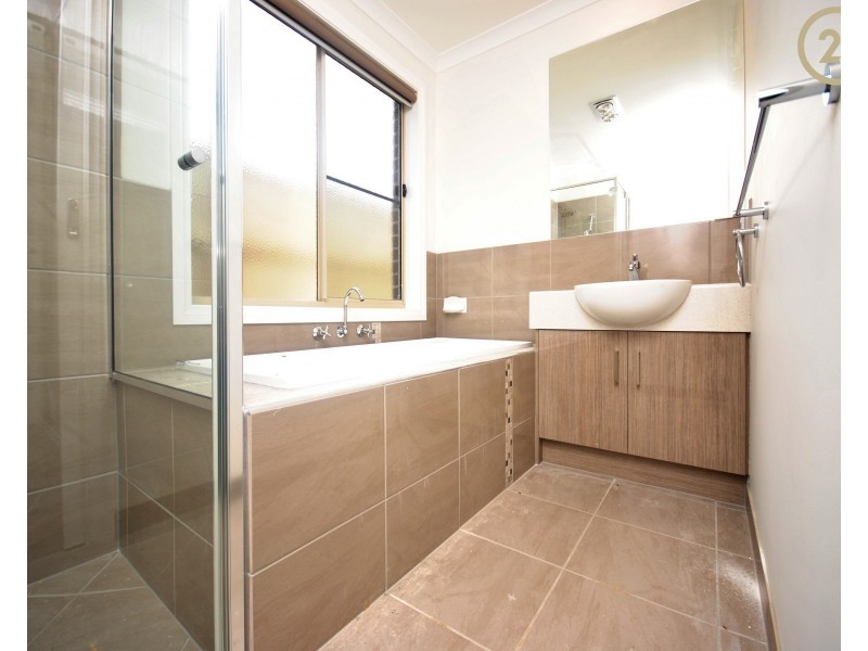 32  Kite Street, Clyde North VIC 3978