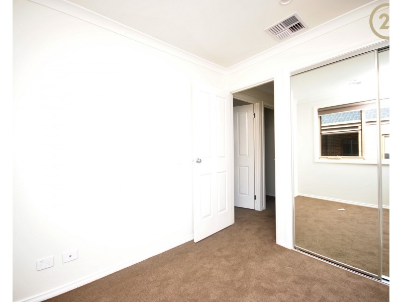 32  Kite Street, Clyde North VIC 3978