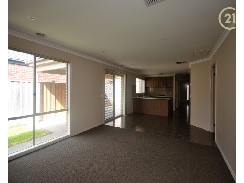 18 Blackledge Drive, Cranbourne East VIC 3977