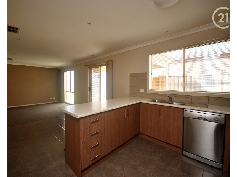 18 Blackledge Drive, Cranbourne East VIC 3977