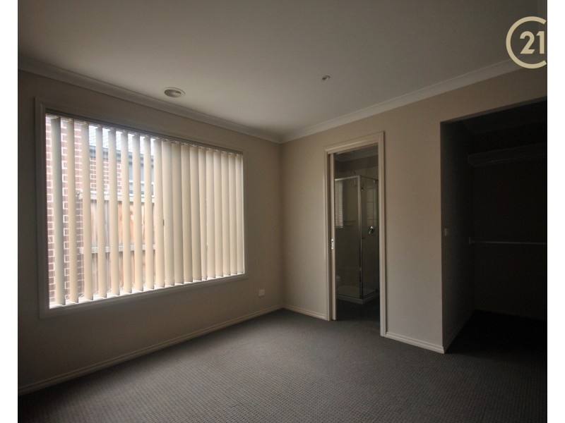 18 Blackledge Drive, Cranbourne East VIC 3977