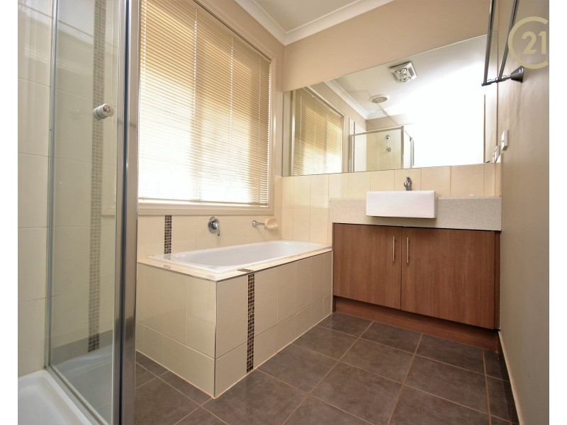 18 Blackledge Drive, Cranbourne East VIC 3977