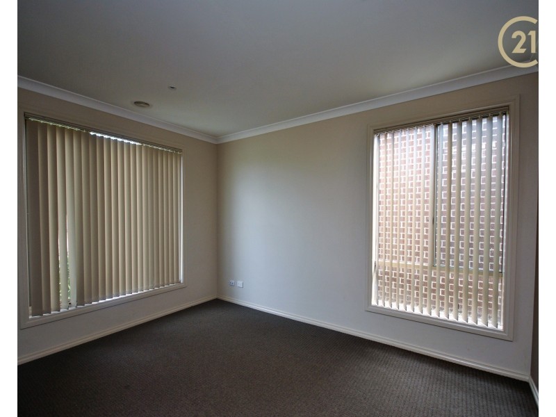 18 Blackledge Drive, Cranbourne East VIC 3977