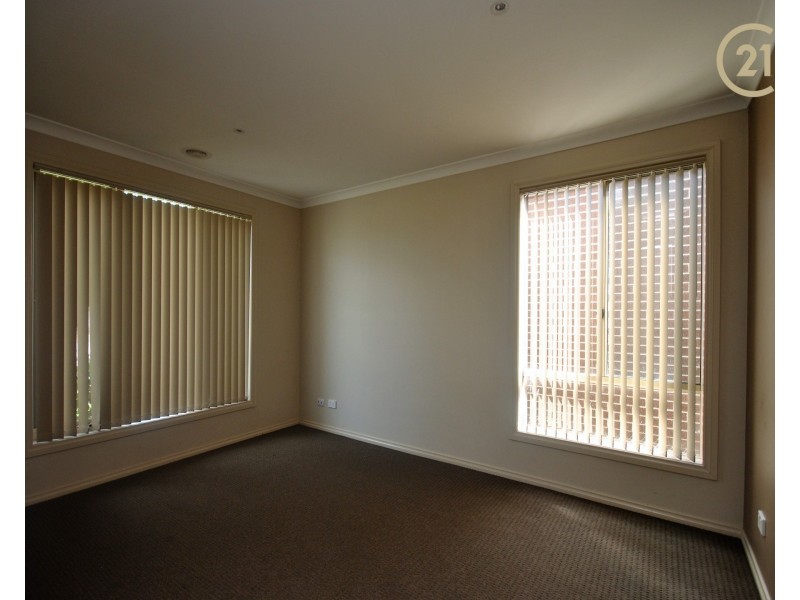18 Blackledge Drive, Cranbourne East VIC 3977