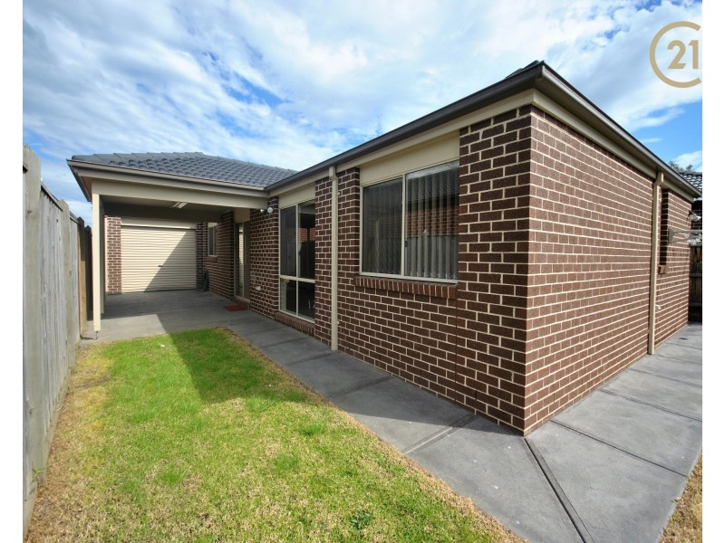 18 Blackledge Drive, Cranbourne East VIC 3977