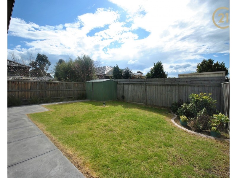 18 Blackledge Drive, Cranbourne East VIC 3977