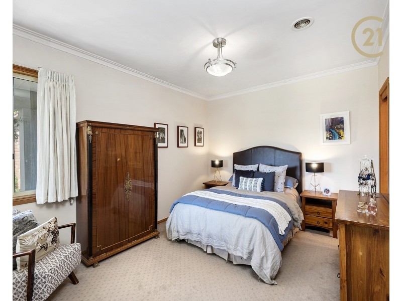 16 Hilltop Close, Narre Warren South VIC 3805